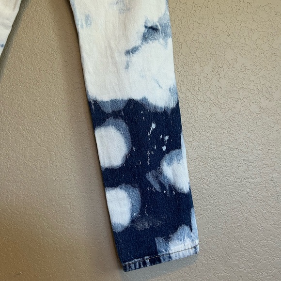 NEW Bleach Blue Wash Distressed Jeans Size 3 from Fashion Nova - Picture 6 of 11